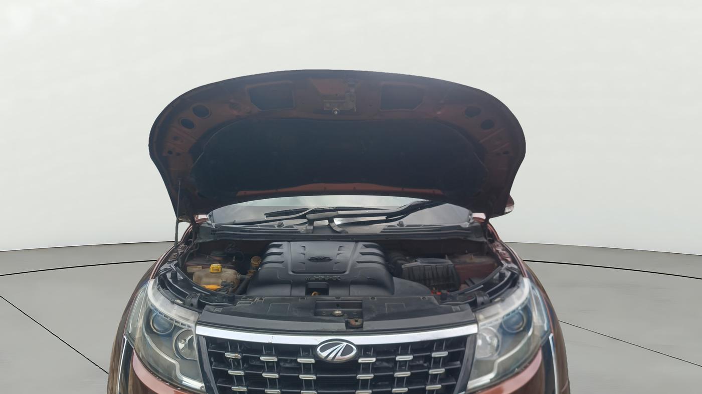 2019 Mahindra XUV500 W9, Diesel, Manual, 1,21,839 km, Open Bonet