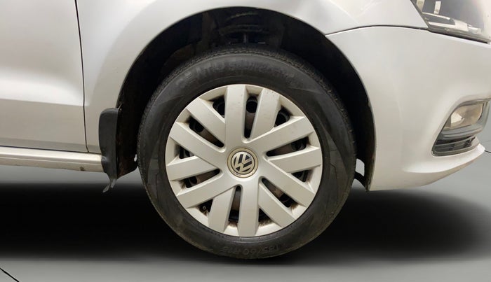 2016 Volkswagen Polo COMFORTLINE 1.2L, Petrol, Manual, 61,596 km, Right Front Wheel