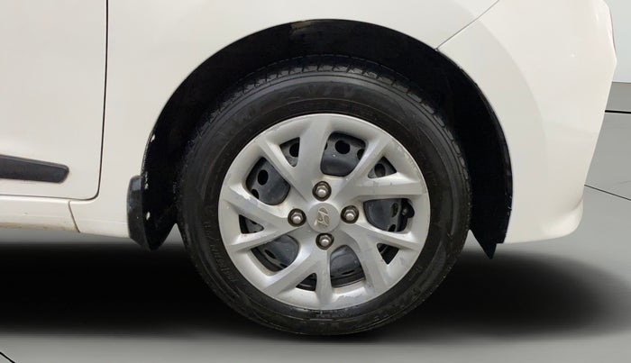 2017 Hyundai Grand i10 SPORTZ (O) 1.2 KAPPA VTVT, Petrol, Manual, 50,093 km, Right Front Wheel