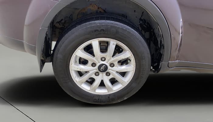 2017 Mahindra XUV500 W10, Diesel, Manual, 72,010 km, Right Rear Wheel