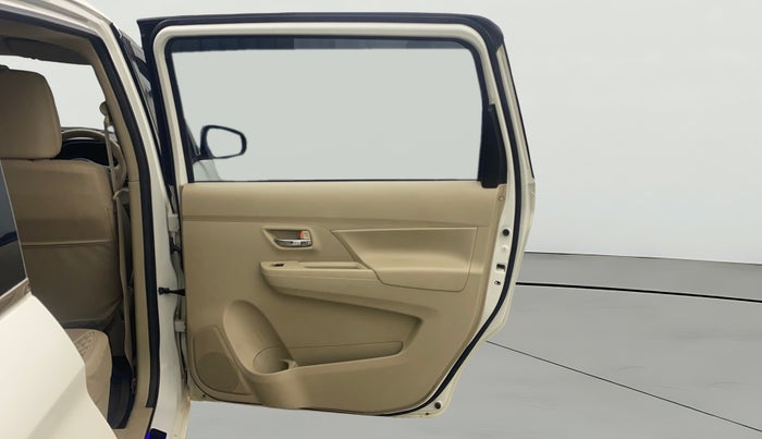 2022 Maruti Ertiga VXI CNG, CNG, Manual, 30,540 km, RHS Rear Door