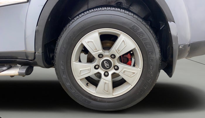 2015 Mahindra XUV500 W6, Diesel, Manual, 1,08,852 km, Left Rear Wheel