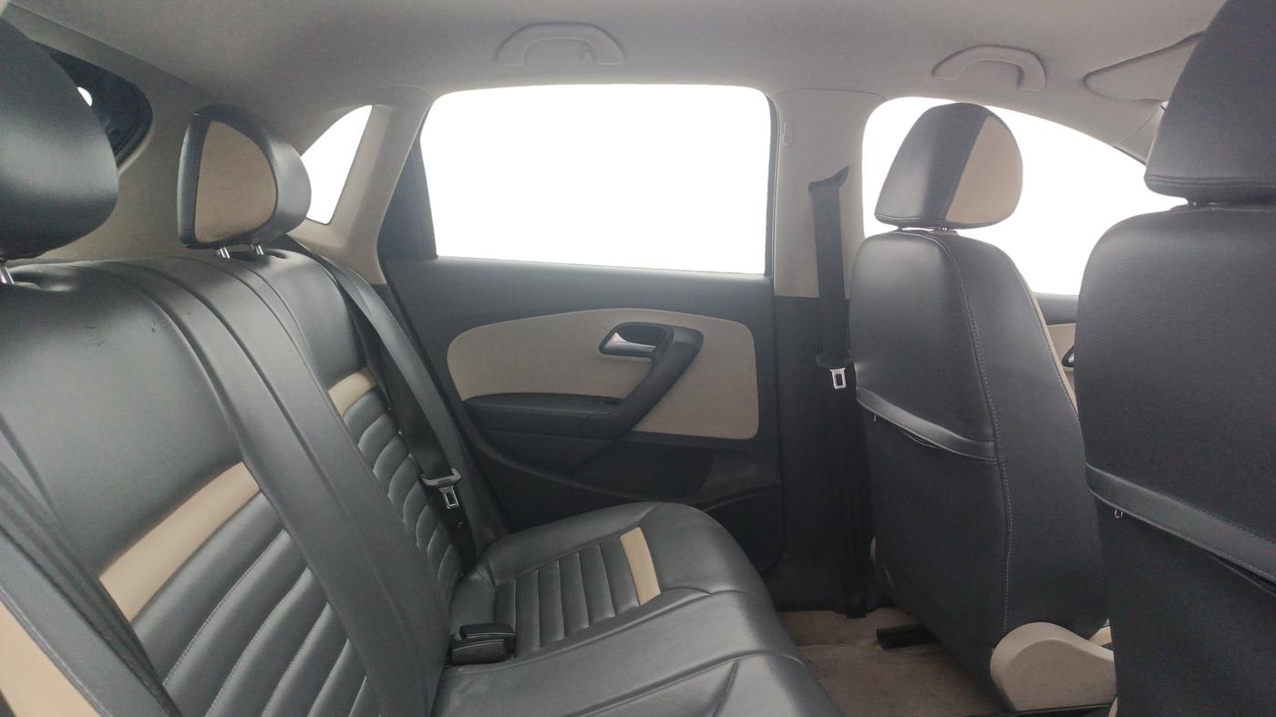 2014 Volkswagen Polo COMFORTLINE 1.2L, Petrol, Manual, 38,425 km, Right Side Rear Door Cabin