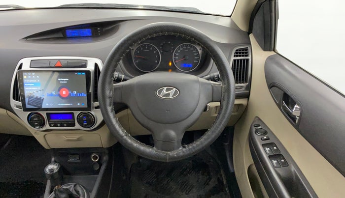 2013 Hyundai i20 MAGNA (O) 1.2, Petrol, Manual, 1,24,943 km, Steering Wheel Close Up