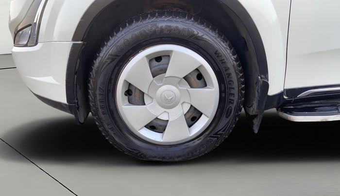 2018 Mahindra XUV500 W11 AT, Diesel, Automatic, 1,03,757 km, Left Front Wheel