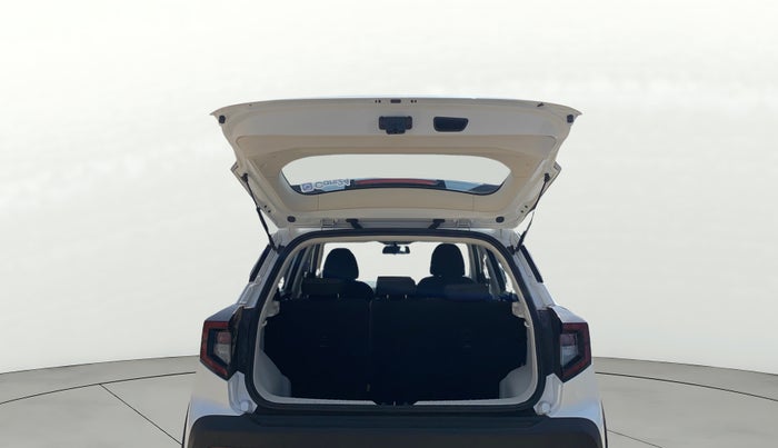 2024 Mahindra XUV 3XO AX5 1.2 L TCMPFI AT, Petrol, Automatic, 41,138 km, Boot Door Open