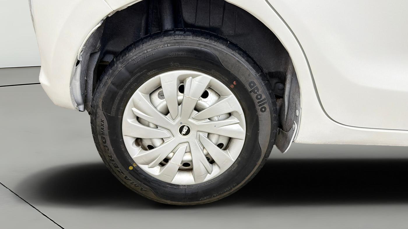 2020 Maruti Swift LXI, Petrol, Manual, 42,801 km, Right Rear Wheel