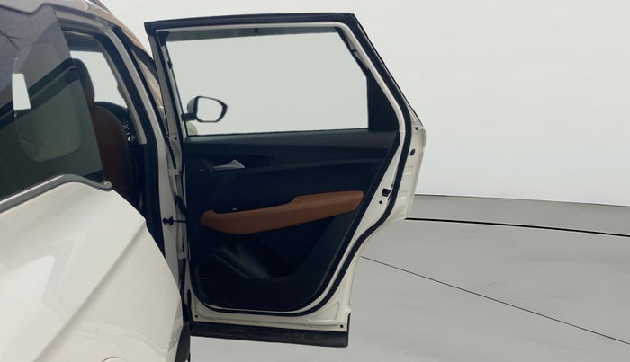 2021 MG HECTOR PLUS SHARP 2.0 DIESEL TURBO MT 6-STR, Diesel, Manual, 33,647 km, RHS Rear Door