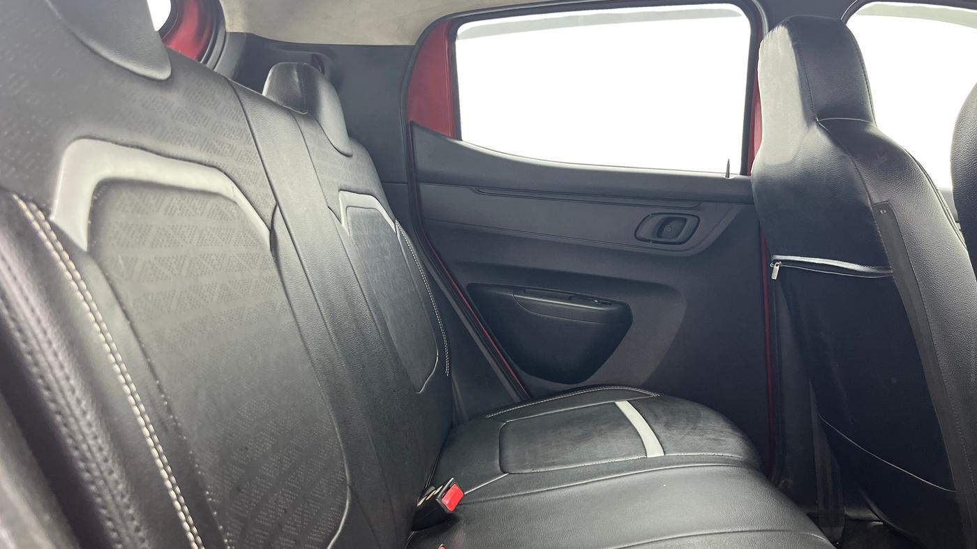 2020 Renault Kwid RXT 1.0 (O), Petrol, Manual, 38,473 km, Right Side Rear Door Cabin