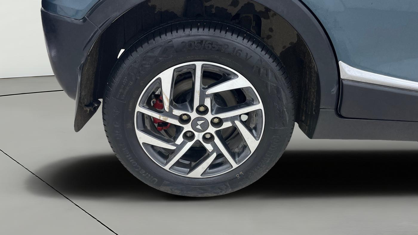 2022 Mahindra XUV300 W8 (O) 1.5 DIESEL AMT, Diesel, Automatic, 71,615 km, Right Rear Wheel