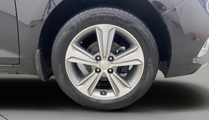 2019 Hyundai Verna 1.6 VTVT SX (O) AT, Petrol, Automatic, 72,960 km, Right Front Wheel