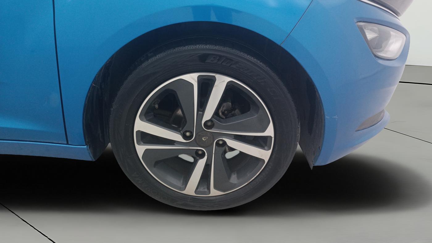 2021 Tata ALTROZ XZ PETROL, Petrol, Manual, 78,210 km, Right Front Wheel