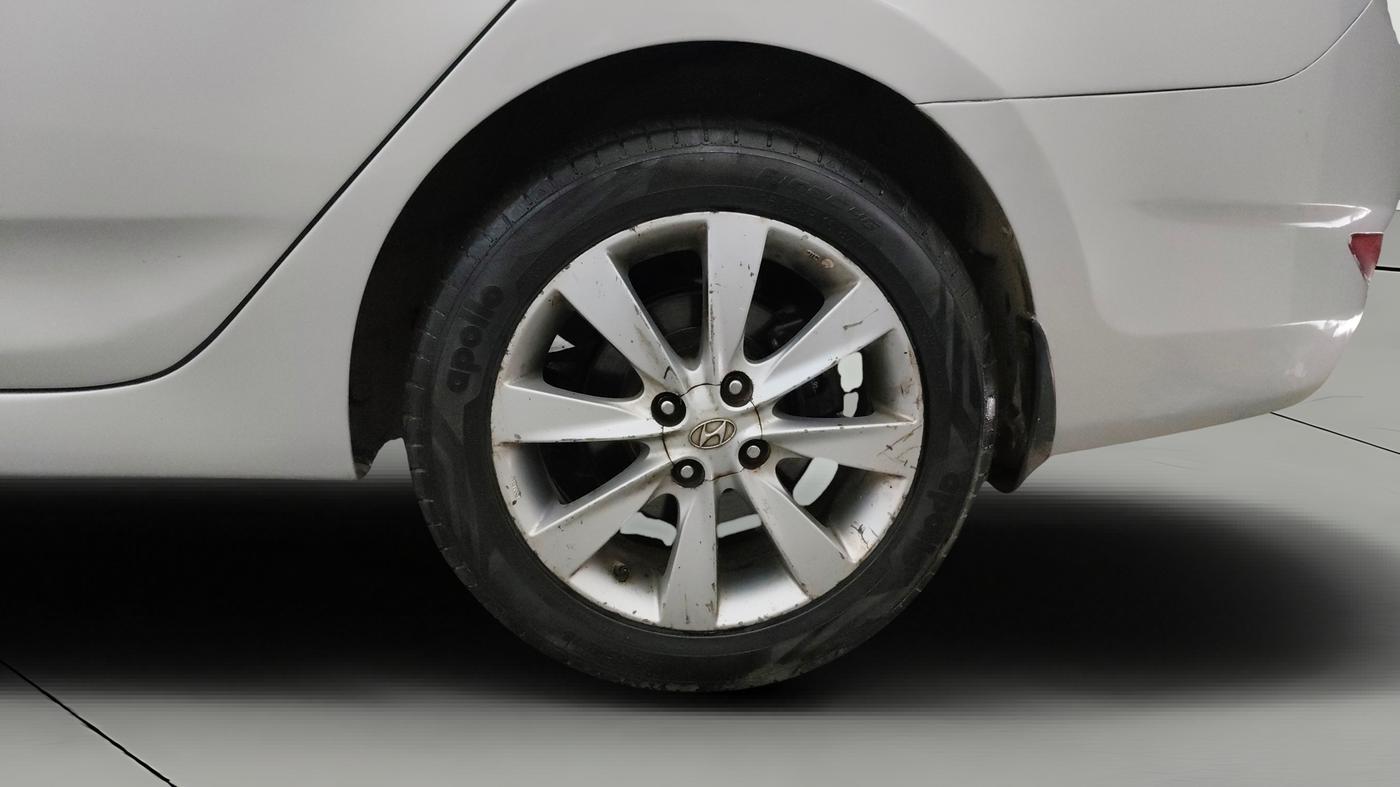 2013 Hyundai Verna FLUIDIC 1.6 CRDI SX, Diesel, Manual, 95,225 km, Left Rear Wheel