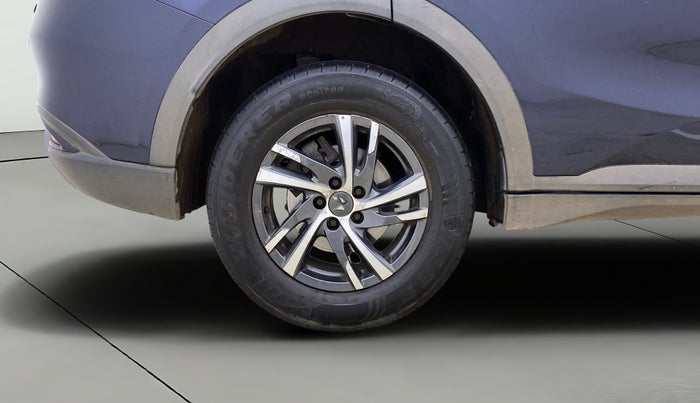 2022 Mahindra XUV700 AX 5 P AT 5 STR, Petrol, Automatic, 32,275 km, Right Rear Wheel