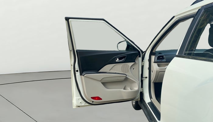 2019 Mahindra XUV300 W8 1.5 DIESEL, Diesel, Manual, 1,33,882 km, LHS Front Door