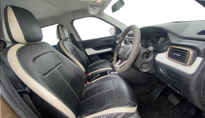 2022 Tata PUNCH ACCOMPLISHED AMT, Petrol, Automatic, 68,141 km, Right Side Front Door Cabin