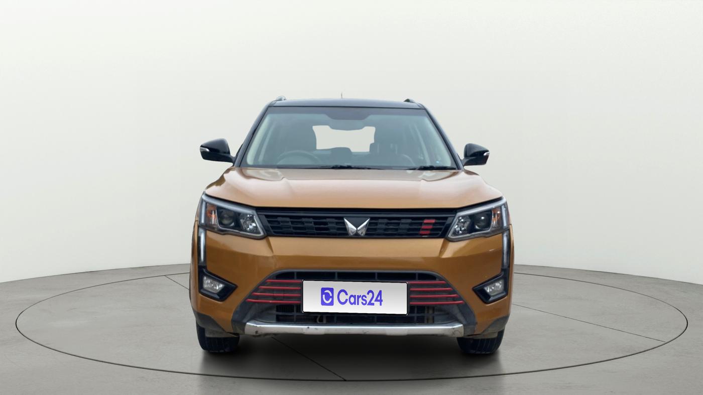 2022 Mahindra XUV300 W8(O) 1.2 PETROL DUAL TONE, Petrol, Manual, 66,105 km, Front