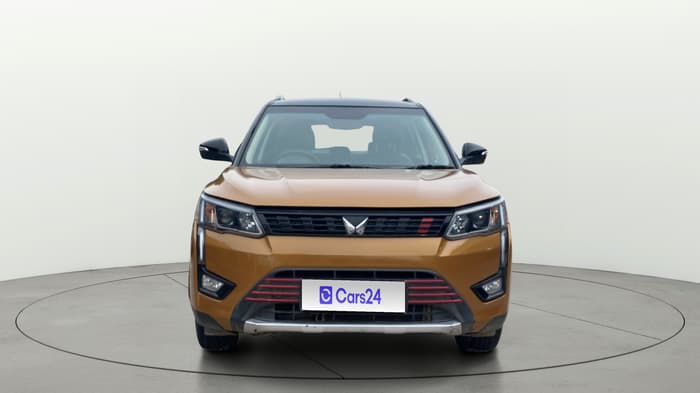 2022 Mahindra XUV300 W8(O) 1.2 PETROL DUAL TONE, Petrol, Manual, 66,105 km, Front