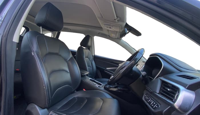 2019 MG HECTOR SHARP 1.5 DCT PETROL, Petrol, Automatic, 1,18,069 km, Right Side Front Door Cabin