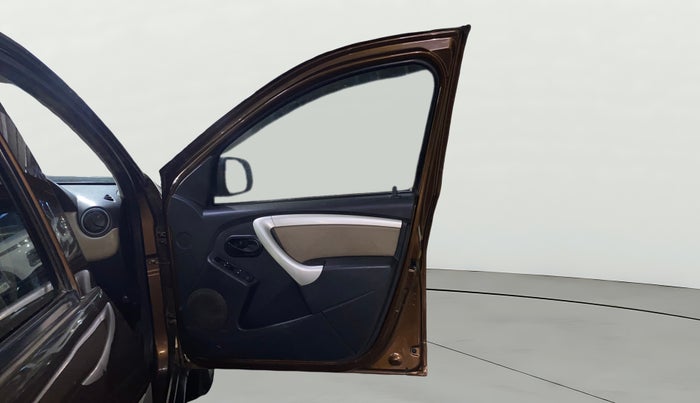 2014 Renault Duster RXL PETROL, Petrol, Manual, 37,765 km, RHS Front Door