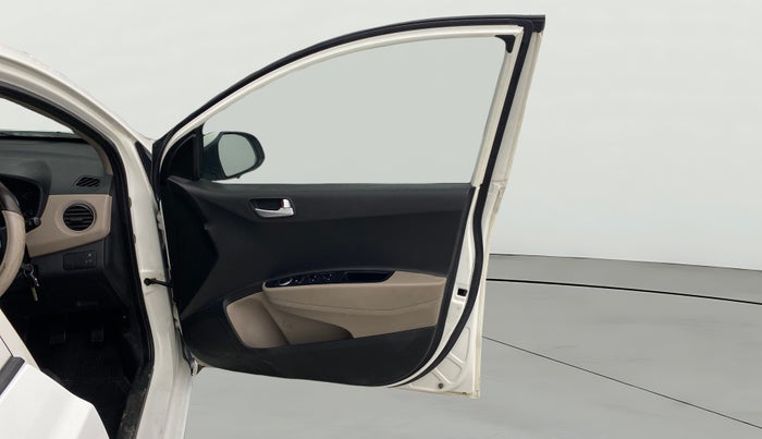 2016 Hyundai Grand i10 SPORTZ 1.1 CRDI, Diesel, Manual, 1,06,501 km, RHS Front Door