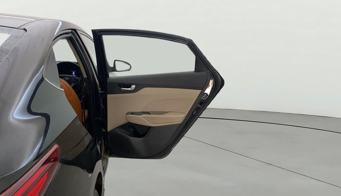 2018 Hyundai Verna 1.6 SX (O) CRDI MT, Diesel, Manual, 1,34,560 km, RHS Rear Door