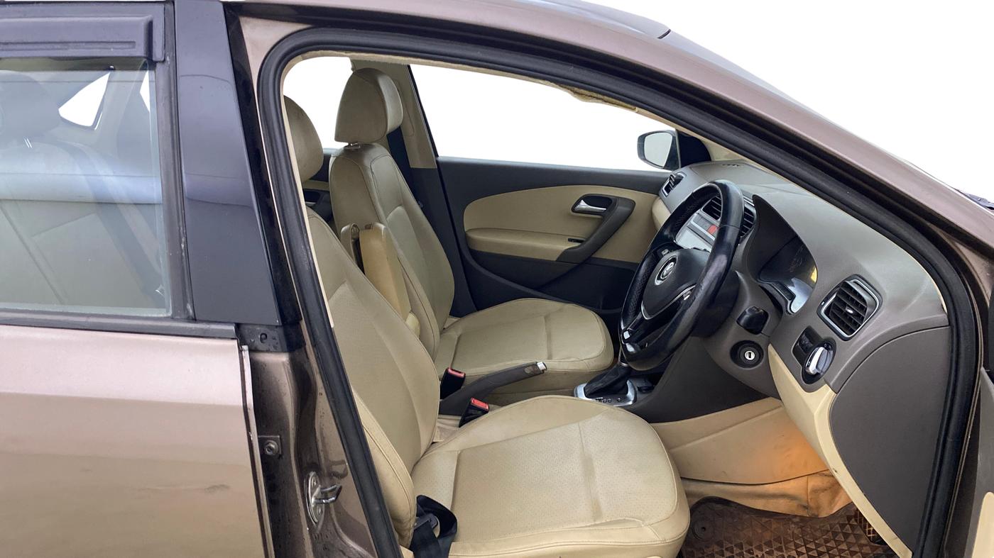 2015 Volkswagen Vento HIGHLINE PETROL AT, Petrol, Automatic, 20,273 km, Right Side Front Door Cabin