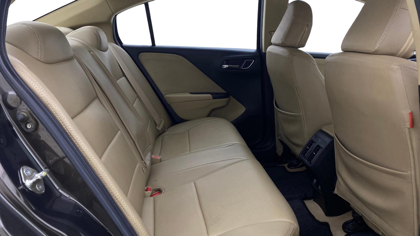 2022 Honda City 1.5L I-VTEC V MT 5TH GEN, Petrol, Manual, 1,01,250 km, Right Side Rear Door Cabin