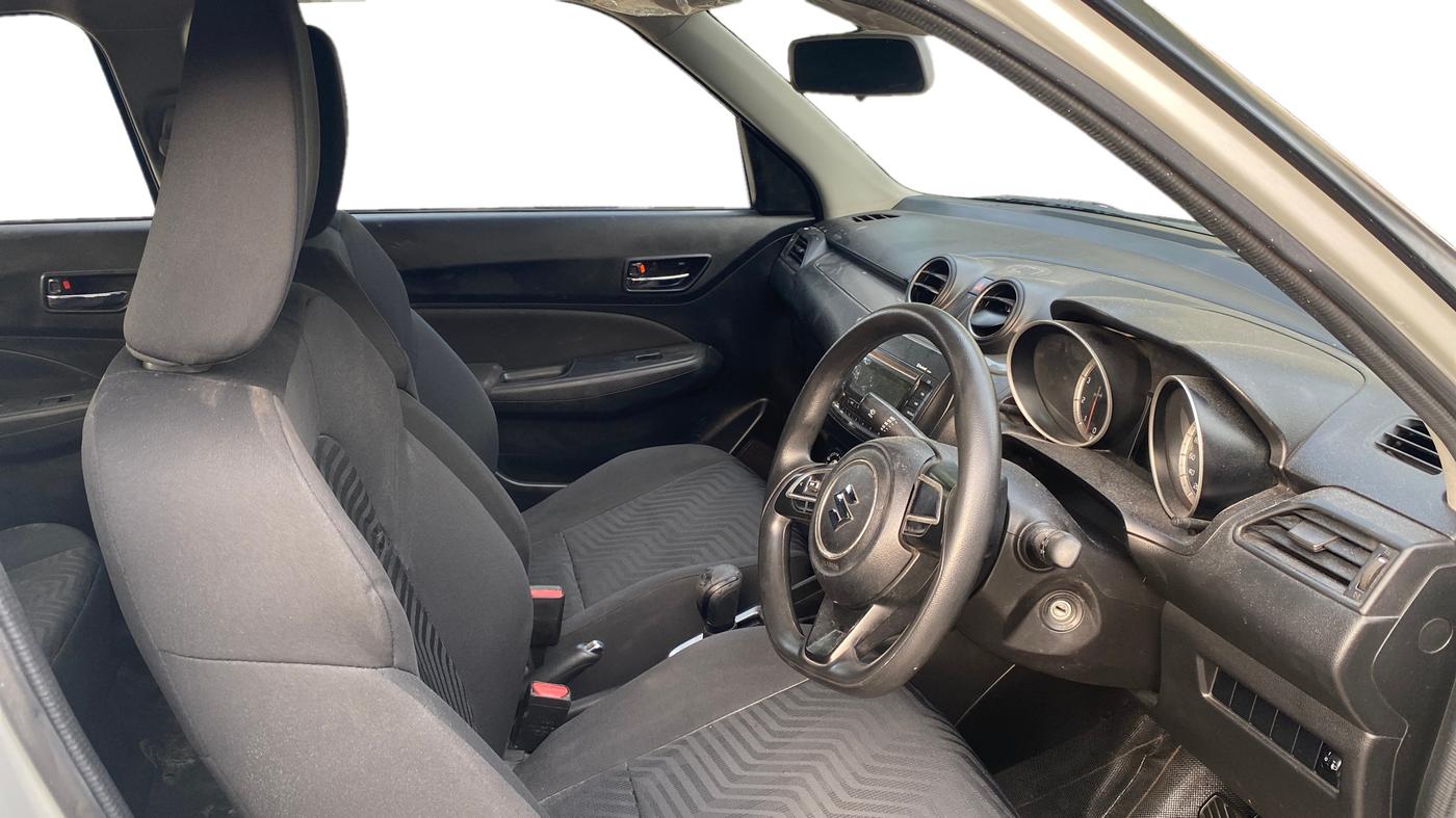 2020 Maruti Swift VXI AMT, Petrol, Automatic, 1,08,093 km, Right Side Front Door Cabin