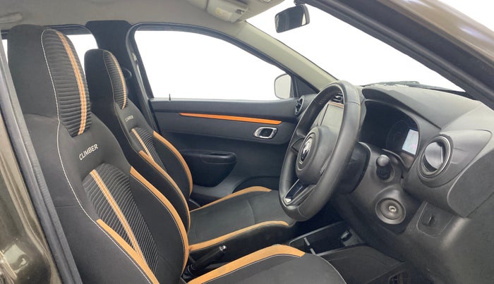 2019 Renault Kwid CLIMBER 1.0 AMT (O), Petrol, Automatic, 68,441 km, Right Side Front Door Cabin