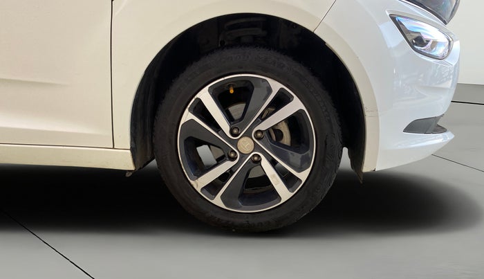 2023 Tata ALTROZ XZ CNG, CNG, Manual, 37,900 km, Right Front Wheel