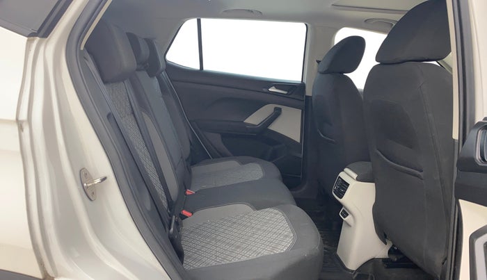 2025 Volkswagen TAIGUN Highline Plus 1.0 TSI AT, Petrol, Automatic, 9,799 km, Right Side Rear Door Cabin