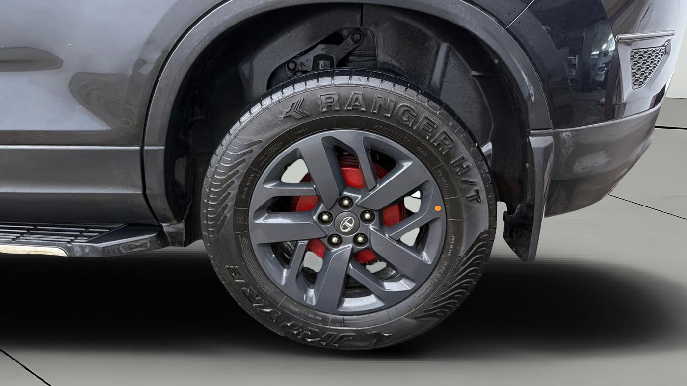 2022 Tata Harrier XTA PLUS 2.0L KRYOTEC DARK EDITION, Diesel, Automatic, 68,413 km, Left Rear Wheel