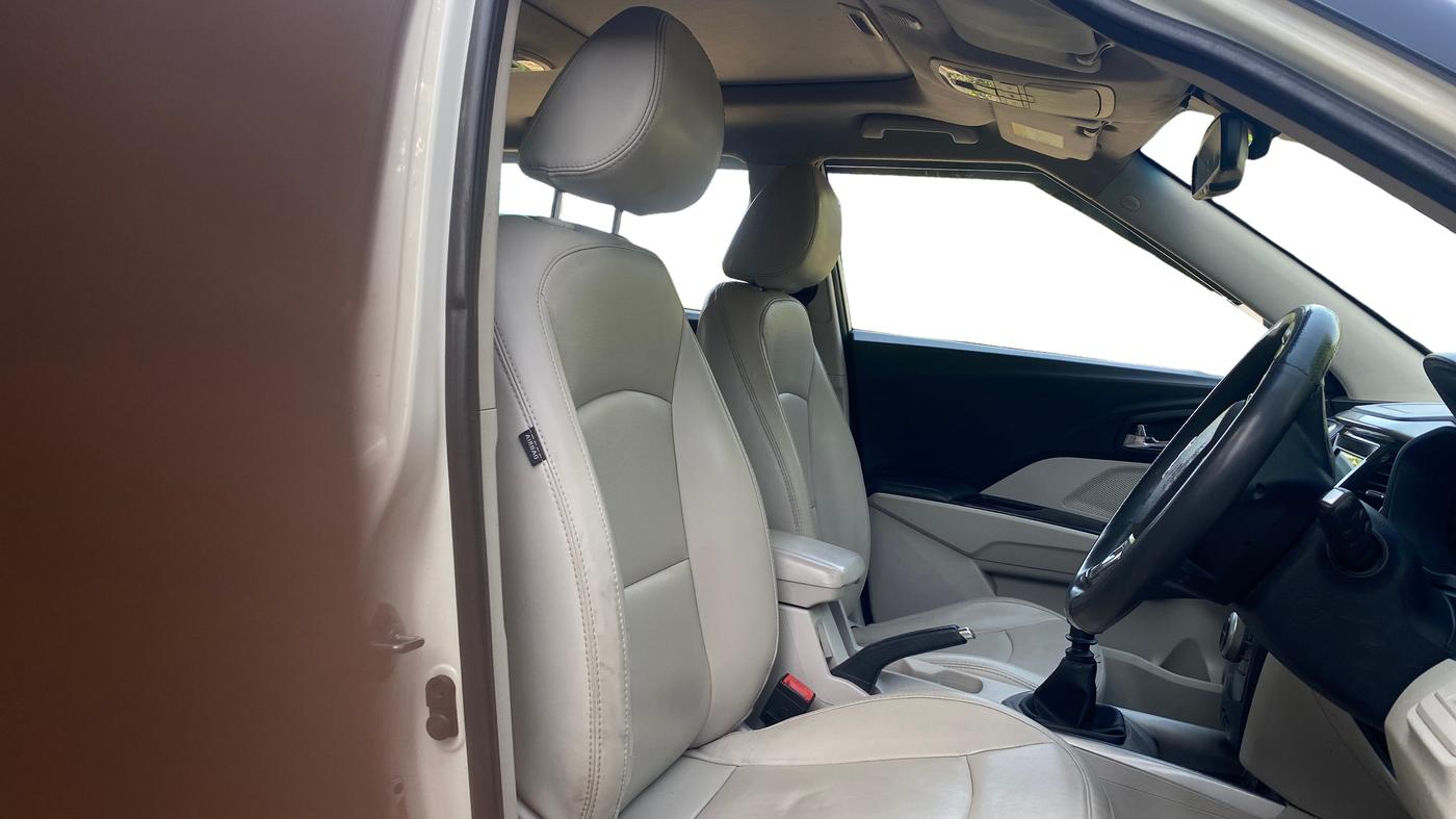 2021 Mahindra XUV300 W8 (O) 1.2 PETROL, Petrol, Manual, 90 km, Right Side Front Door Cabin