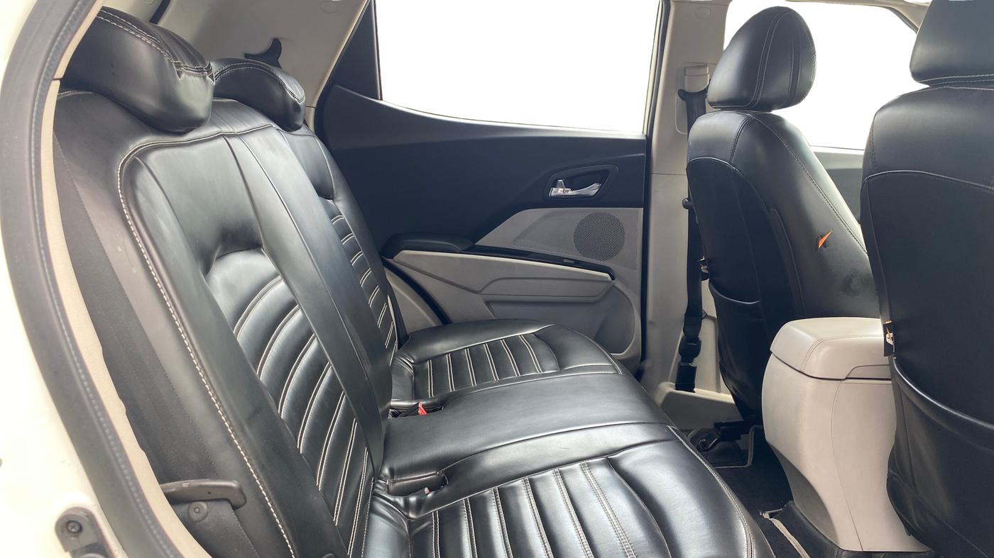 2023 Mahindra XUV300 W8 1.5 DIESEL, Diesel, Manual, 85,599 km, Right Side Rear Door Cabin
