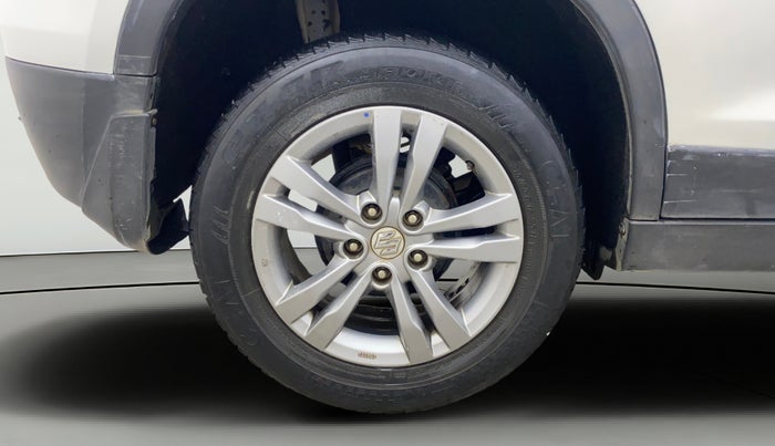 2016 Maruti Vitara Brezza ZDI, Diesel, Manual, 96,833 km, Right Rear Wheel