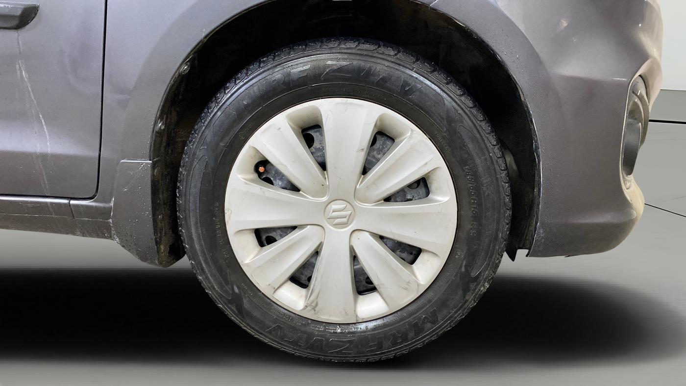 2016 Maruti Ertiga VXI, Petrol, Manual, 47,413 km, Right Front Wheel