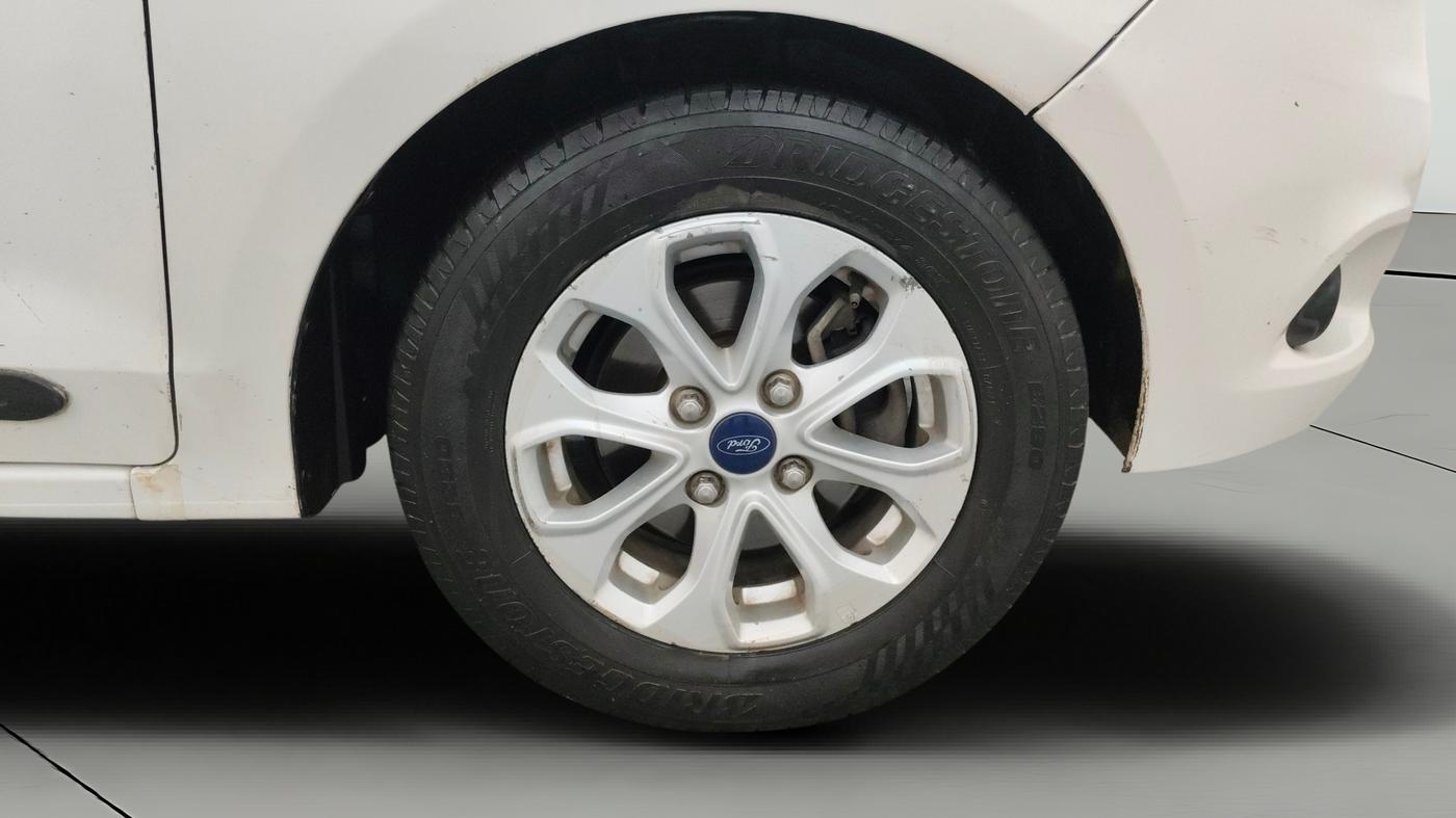 2016 Ford New Figo TITANIUM 1.2 PETROL MT, CNG, Manual, 84,195 km, Right Front Wheel