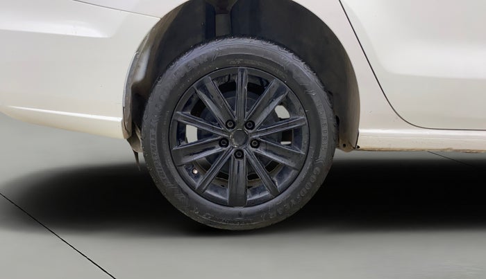 2016 Volkswagen Vento HIGHLINE PETROL AT, Petrol, Automatic, 58,985 km, Right Rear Wheel