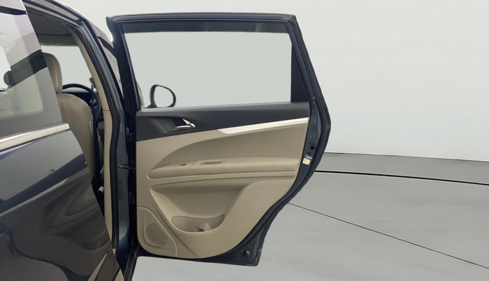 2018 Mahindra MARAZZO M6 7 STR, Diesel, Manual, 30,656 km, RHS Rear Door