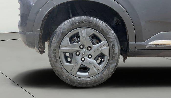 2023 Hyundai VENUE S 1.2, Petrol, Manual, 30,571 km, Right Rear Wheel