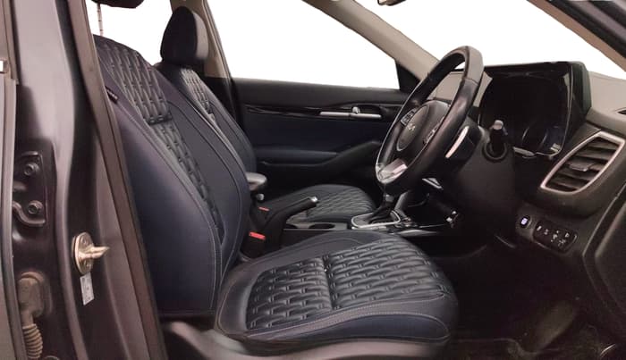 2022 KIA SELTOS X LINE 1.5 DIESEL AT, Diesel, Automatic, 70,187 km, Right Side Front Door Cabin