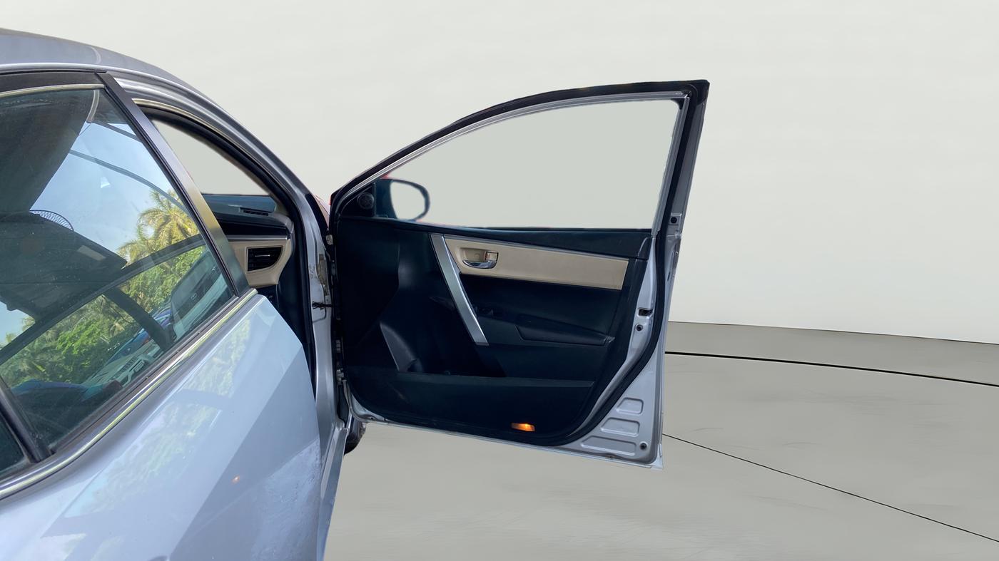 2015 Toyota Corolla Altis VL CVT PETROL, Petrol, Automatic, 1,38,199 km, RHS Front Door