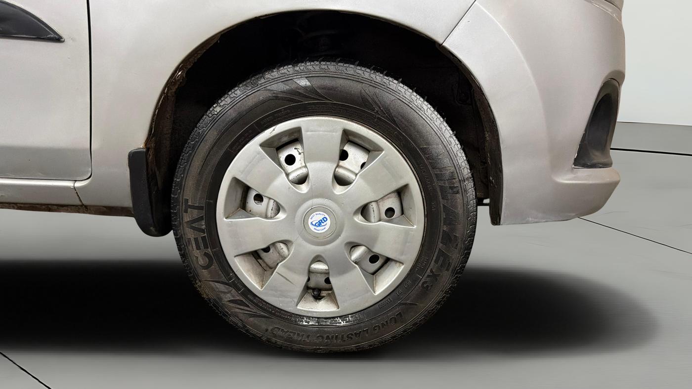 2015 Maruti Alto K10 VXI (O), Petrol, Manual, 86,069 km, Right Front Wheel