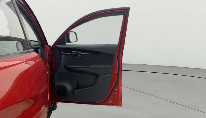 2018 Mahindra KUV 100 NXT K8 P 6 STR DUAL TONE, Petrol, Manual, 42,754 km, RHS Front Door