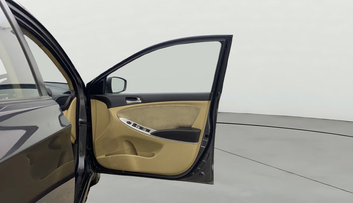 2012 Hyundai Verna FLUIDIC 1.4 CRDI, Diesel, Manual, 1,35,592 km, RHS Front Door