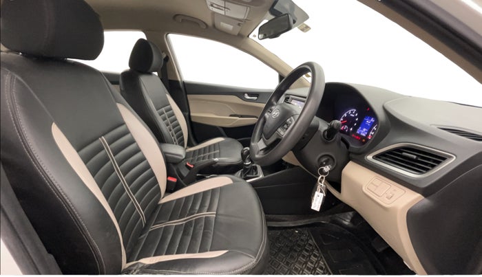 2017 Hyundai Verna 1.6 VTVT SX, Petrol, Manual, 56,344 km, Right Side Front Door Cabin