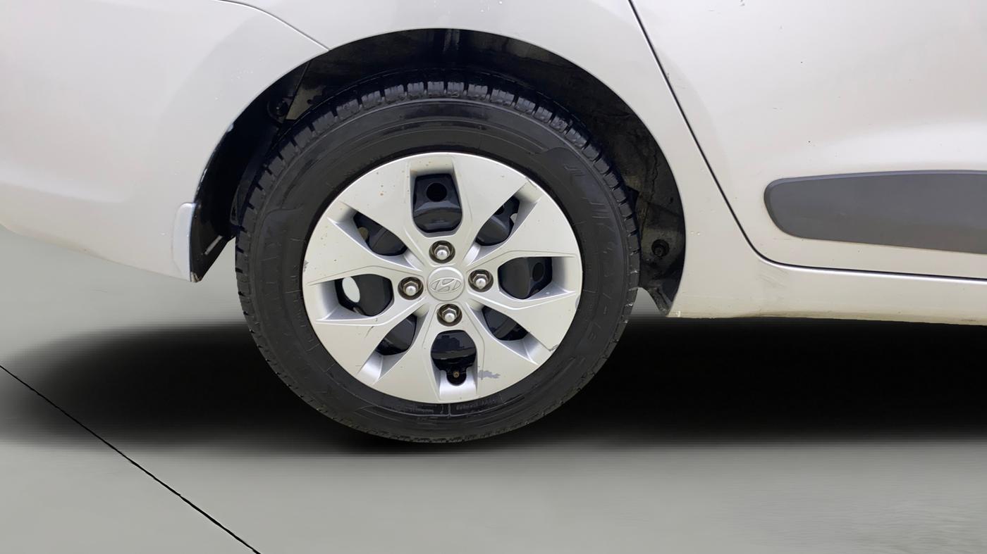 2014 Hyundai Xcent S 1.2, Petrol, Manual, 1,17,926 km, Right Rear Wheel