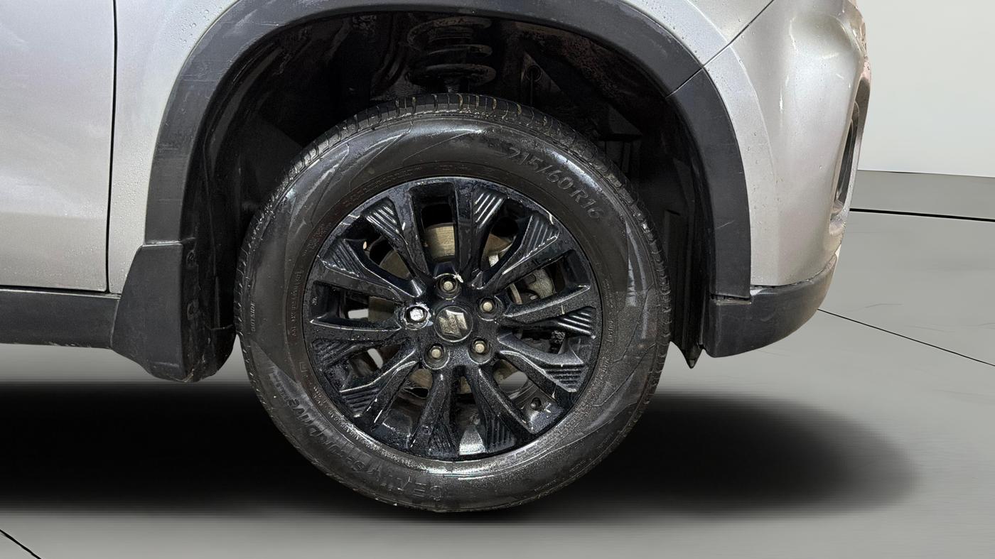 2022 Maruti Vitara Brezza ZXI, Petrol, Manual, 65,753 km, Right Front Wheel