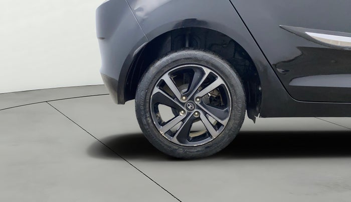 2022 Tata ALTROZ XZ PLUS PETROL DARK EDITION, Petrol, Manual, 49,704 km, Right Rear Wheel